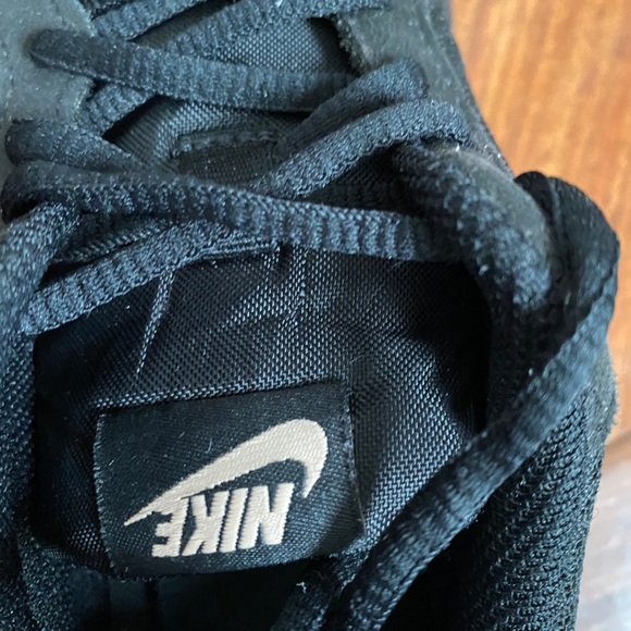 Nike sneakers athletic shoe - Picture 2 of 6